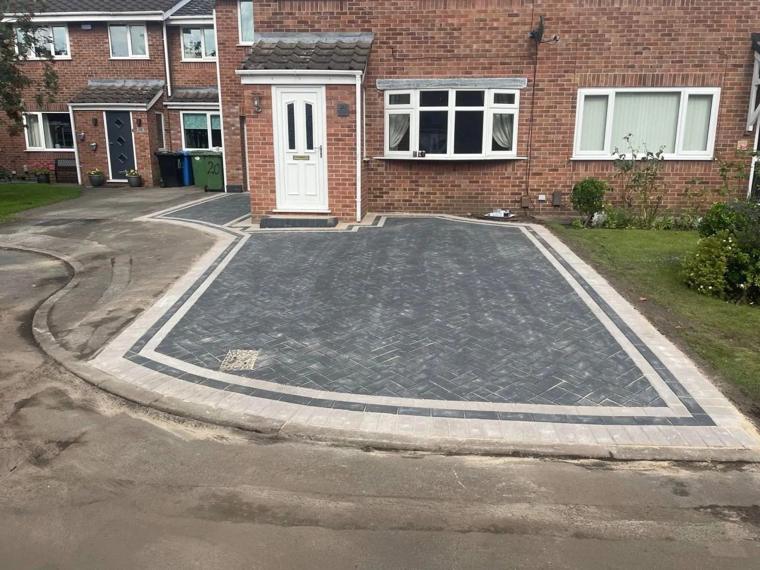 Block-paved driveway with contrasting border