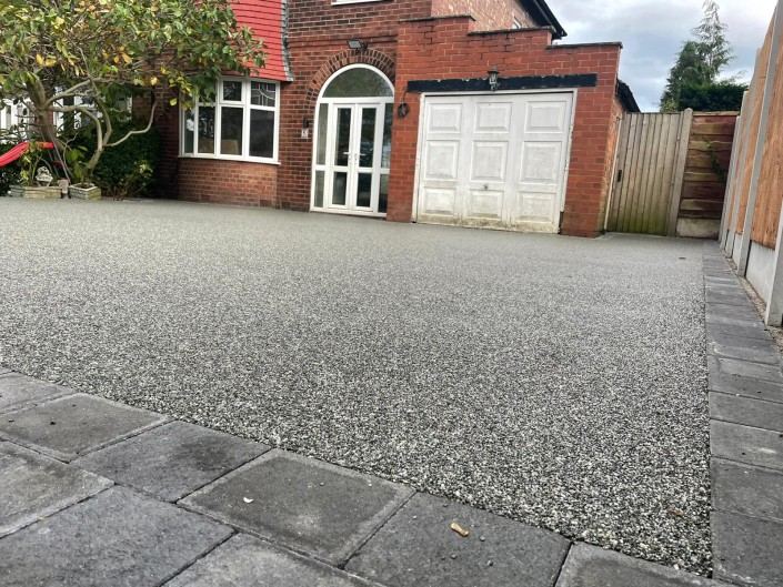 Resin-bound driveway and slab path